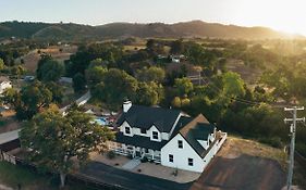 Wine Country Modern Farmhouse With Heated Pool, Hot Tub, Cybertruck