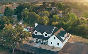 Wine Country Modern Farmhouse With Heated Pool, Hot Tub, Cybertruck